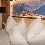 Ladis-3 By Interhome Ladis